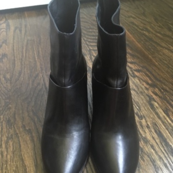 🆕 McQueen Leather Boots - Picture 5 of 17